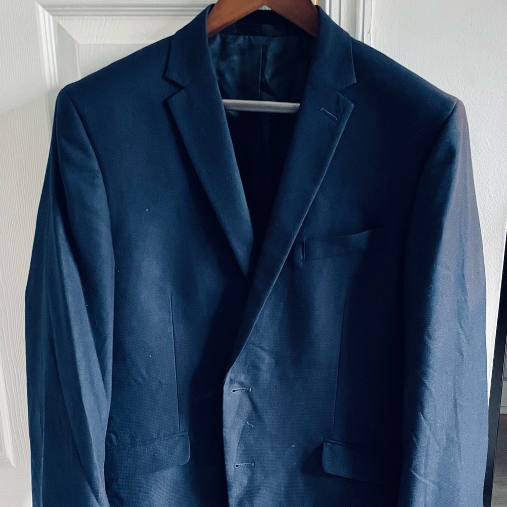 Kenneth Cole Reaction 2pc Men’s Navy Suit - 42R Jacket w/ W35 pants (unhemmed)